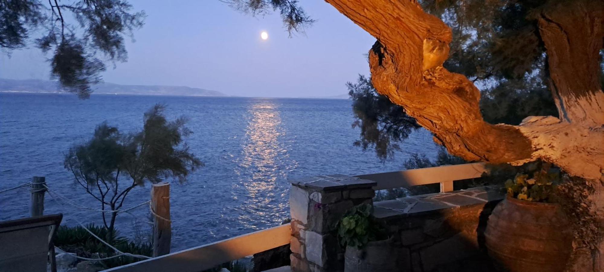 Dinas Inn Piso Livadi Luaran gambar