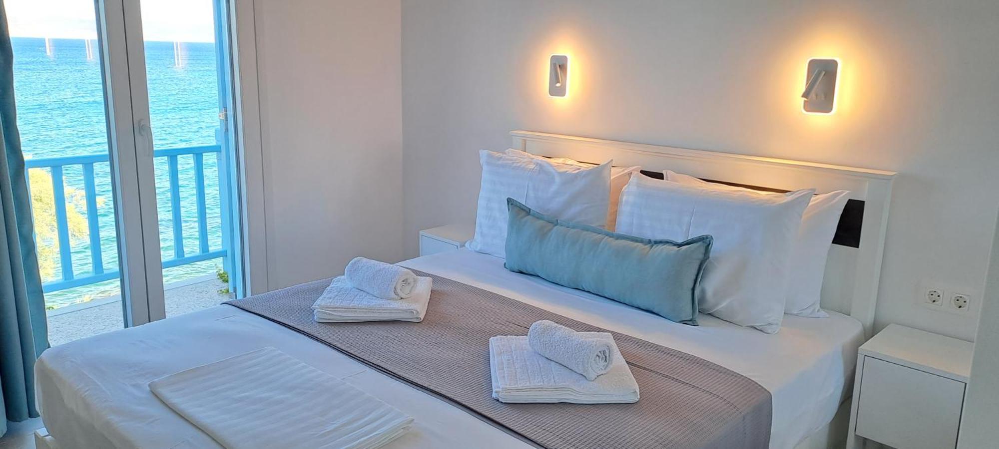Dinas Inn Piso Livadi Luaran gambar